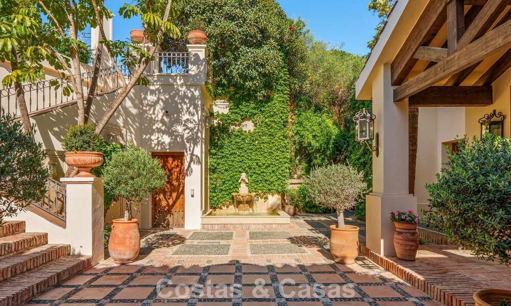 Villa de luxe espagnole remarquable à vendre dans une oasis de verdure sur le Golden Mile de Marbella 798210