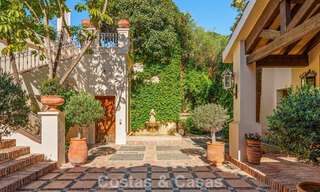 Villa de luxe espagnole remarquable à vendre dans une oasis de verdure sur le Golden Mile de Marbella 798210 