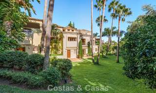 Villa de luxe espagnole remarquable à vendre dans une oasis de verdure sur le Golden Mile de Marbella 798211 