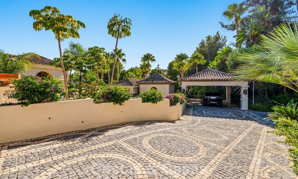 Villa de luxe espagnole remarquable à vendre dans une oasis de verdure sur le Golden Mile de Marbella 798212