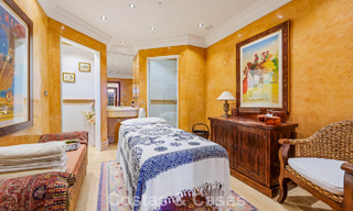 Villa de luxe espagnole remarquable à vendre dans une oasis de verdure sur le Golden Mile de Marbella 798213 