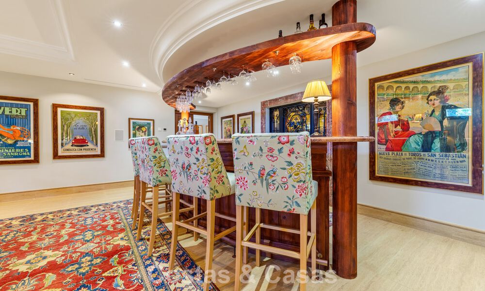Villa de luxe espagnole remarquable à vendre dans une oasis de verdure sur le Golden Mile de Marbella 798214