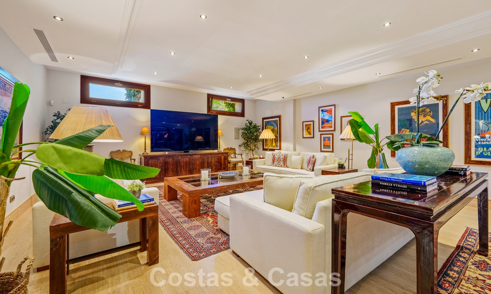 Villa de luxe espagnole remarquable à vendre dans une oasis de verdure sur le Golden Mile de Marbella 798215