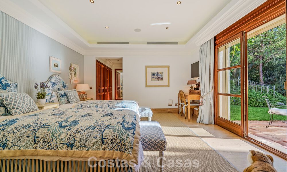 Villa de luxe espagnole remarquable à vendre dans une oasis de verdure sur le Golden Mile de Marbella 798219
