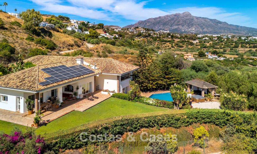 Villa exclusive de style méditerranéen à vendre sur un vaste terrain à Marbella - Benahavís 797053
