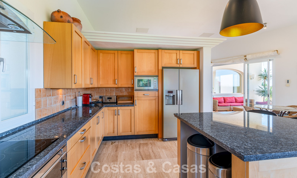 Villa exclusive de style méditerranéen à vendre sur un vaste terrain à Marbella - Benahavís 797057