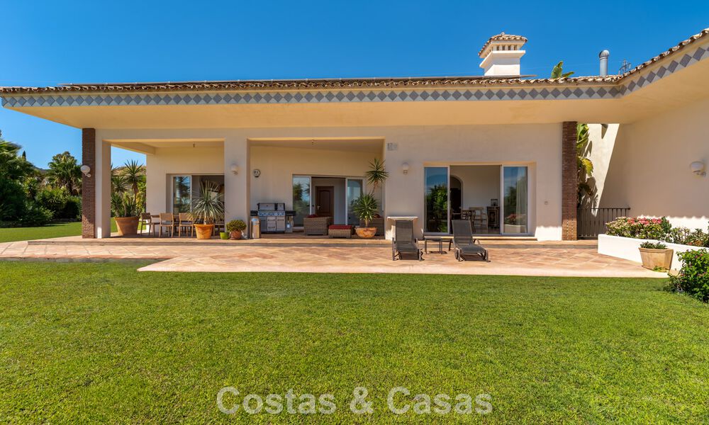 Villa exclusive de style méditerranéen à vendre sur un vaste terrain à Marbella - Benahavís 797059