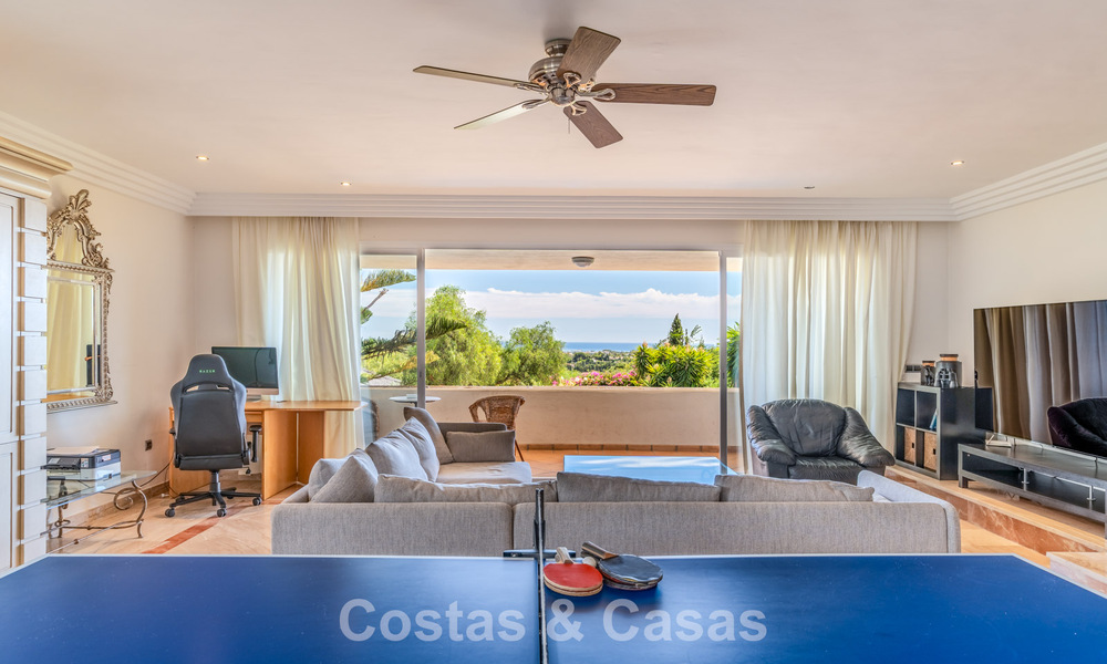 Villa exclusive de style méditerranéen à vendre sur un vaste terrain à Marbella - Benahavís 797063