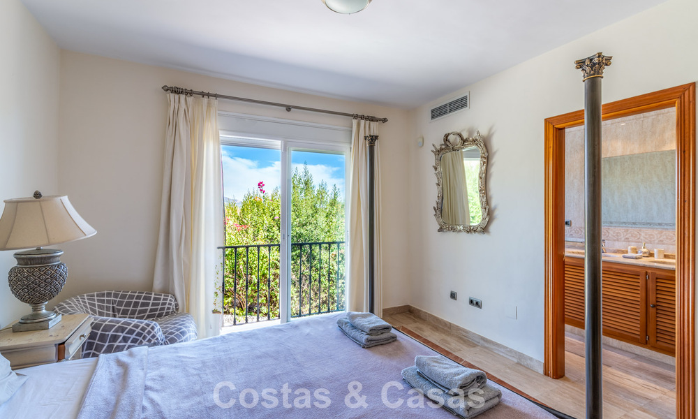 Villa exclusive de style méditerranéen à vendre sur un vaste terrain à Marbella - Benahavís 797070