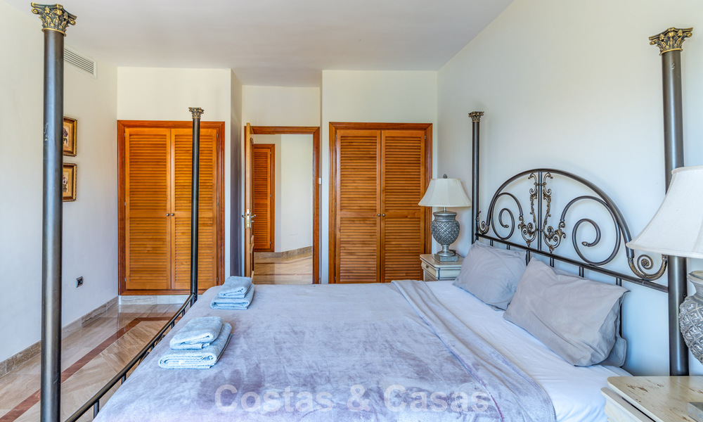 Villa exclusive de style méditerranéen à vendre sur un vaste terrain à Marbella - Benahavís 797072