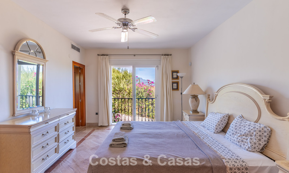 Villa exclusive de style méditerranéen à vendre sur un vaste terrain à Marbella - Benahavís 797073