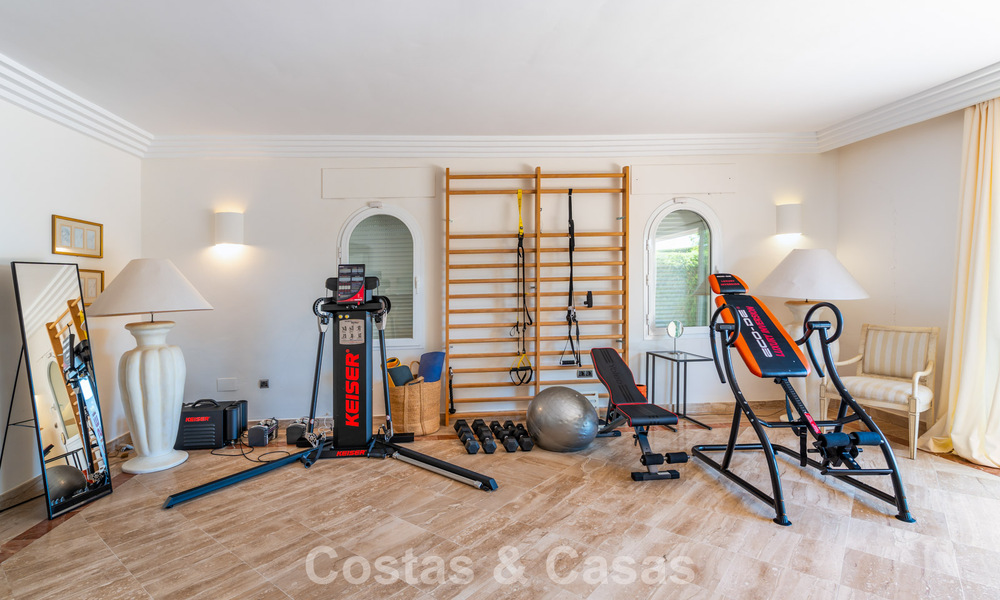 Villa exclusive de style méditerranéen à vendre sur un vaste terrain à Marbella - Benahavís 797079