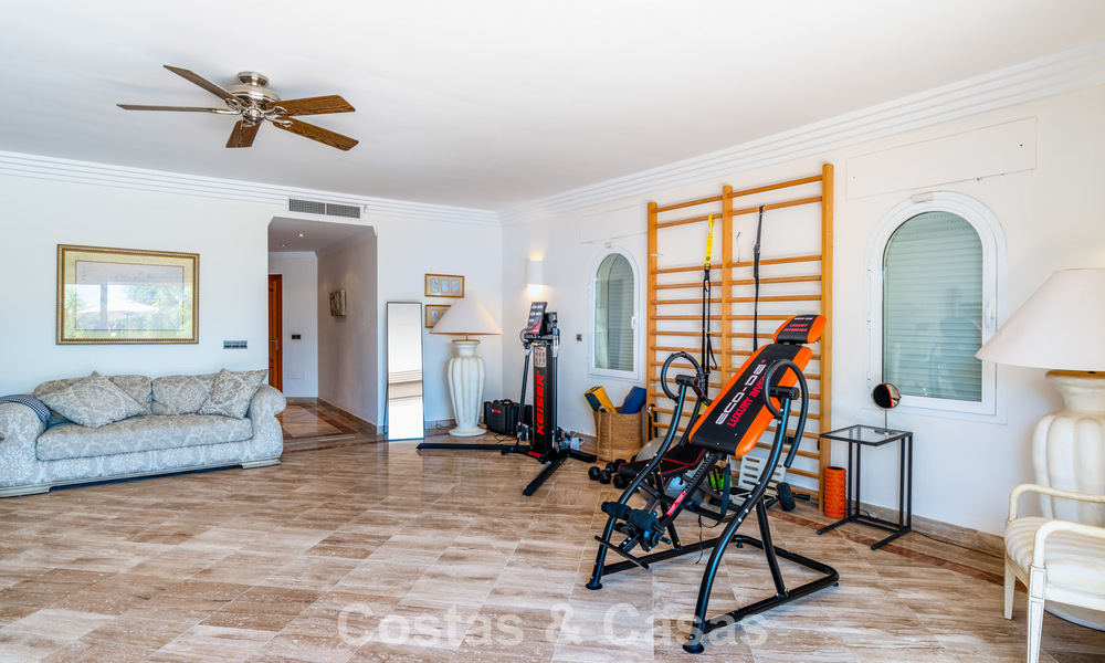 Villa exclusive de style méditerranéen à vendre sur un vaste terrain à Marbella - Benahavís 797080