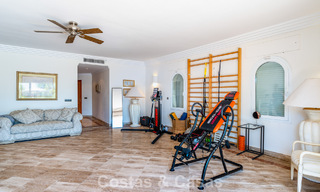 Villa exclusive de style méditerranéen à vendre sur un vaste terrain à Marbella - Benahavís 797080 