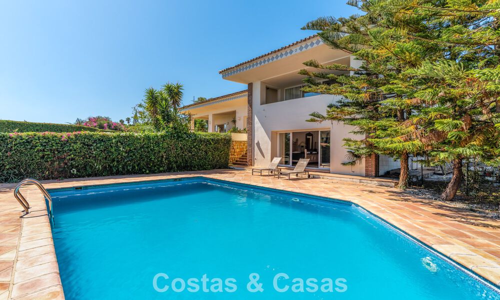 Villa exclusive de style méditerranéen à vendre sur un vaste terrain à Marbella - Benahavís 797081