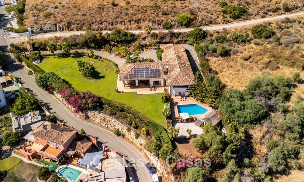 Villa exclusive de style méditerranéen à vendre sur un vaste terrain à Marbella - Benahavís 797089