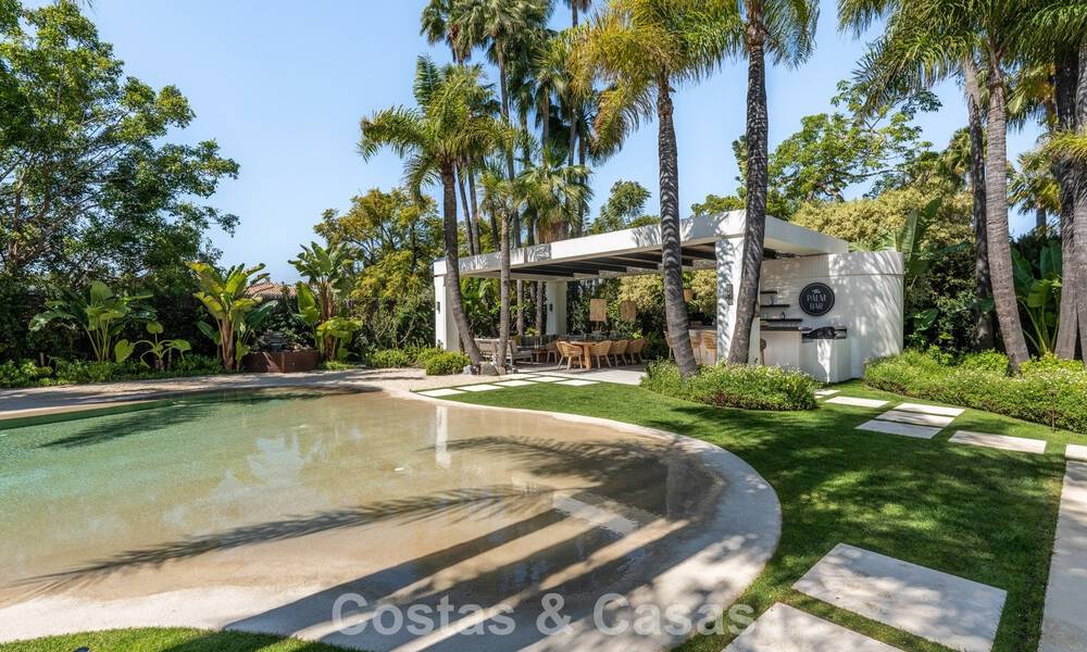 Villa de luxe exclusive avec spectaculaire piscine intérieure à vendre à Nueva Andalucía, Marbella 798056