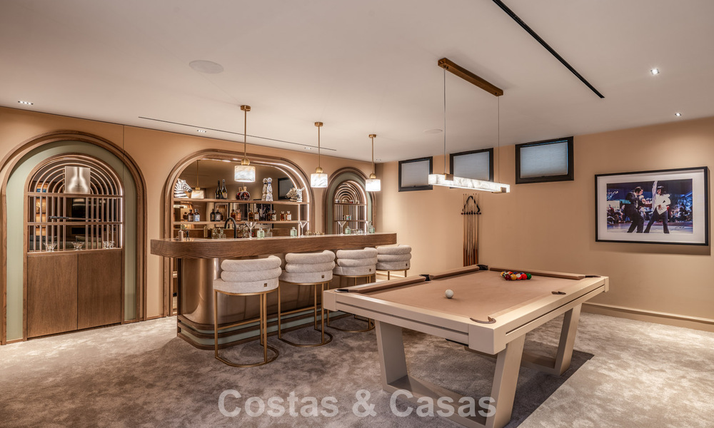 Villa de luxe exclusive avec spectaculaire piscine intérieure à vendre à Nueva Andalucía, Marbella 798061