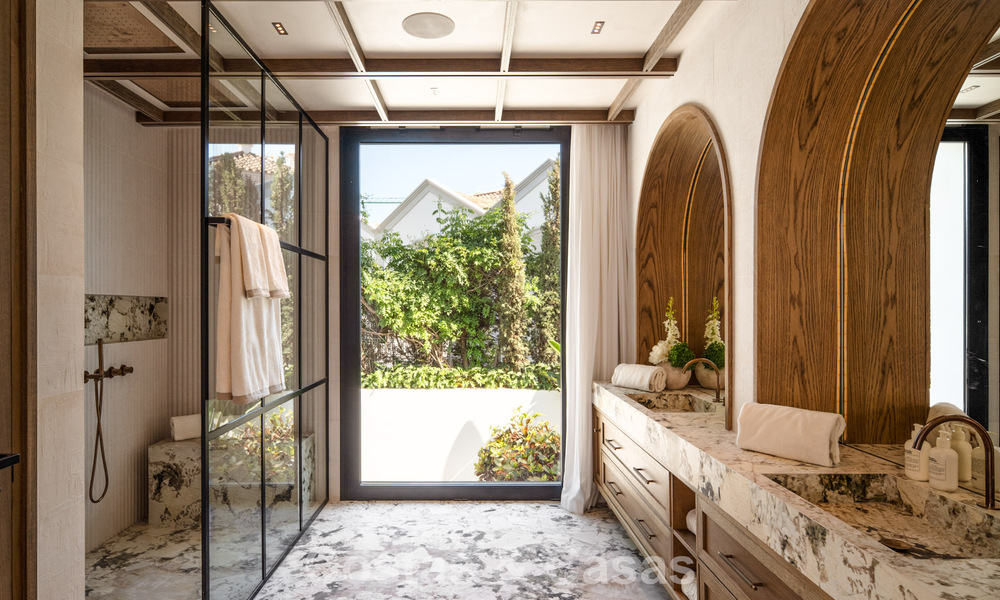 Villa de luxe exclusive avec spectaculaire piscine intérieure à vendre à Nueva Andalucía, Marbella 798063
