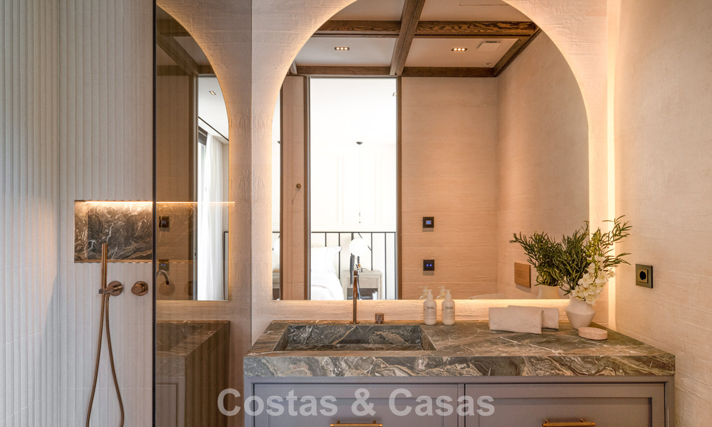 Villa de luxe exclusive avec spectaculaire piscine intérieure à vendre à Nueva Andalucía, Marbella 798067