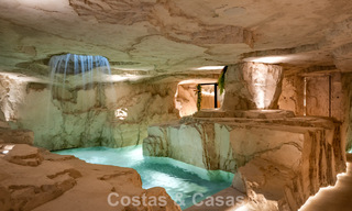 Villa de luxe exclusive avec spectaculaire piscine intérieure à vendre à Nueva Andalucía, Marbella 798070 