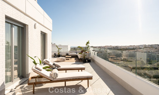 Penthouse moderne avec terrasse enveloppante et vue à 360° à vendre à Nueva Andalucía, Marbella 798073 