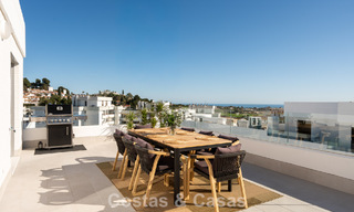 Penthouse moderne avec terrasse enveloppante et vue à 360° à vendre à Nueva Andalucía, Marbella 798075 