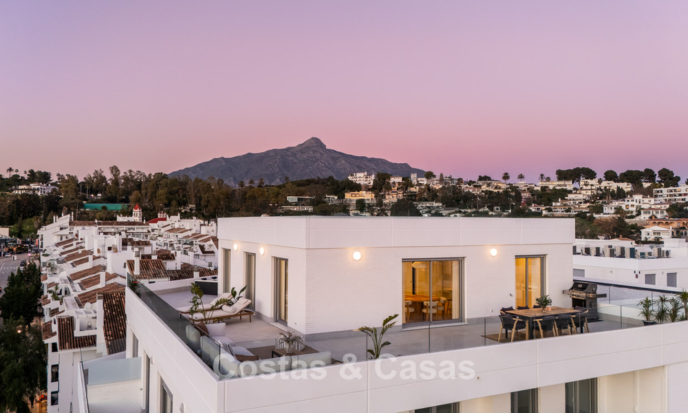 Penthouse moderne avec terrasse enveloppante et vue à 360° à vendre à Nueva Andalucía, Marbella 798078