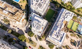 Penthouse moderne avec terrasse enveloppante et vue à 360° à vendre à Nueva Andalucía, Marbella 798079 
