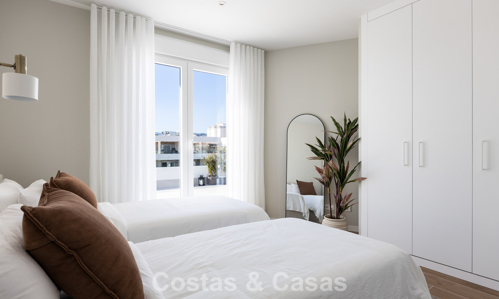 Penthouse moderne avec terrasse enveloppante et vue à 360° à vendre à Nueva Andalucía, Marbella 798082
