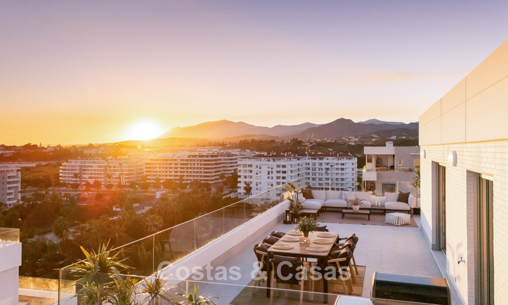 Penthouse moderne avec terrasse enveloppante et vue à 360° à vendre à Nueva Andalucía, Marbella 798085
