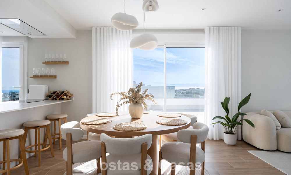 Penthouse moderne avec terrasse enveloppante et vue à 360° à vendre à Nueva Andalucía, Marbella 798090