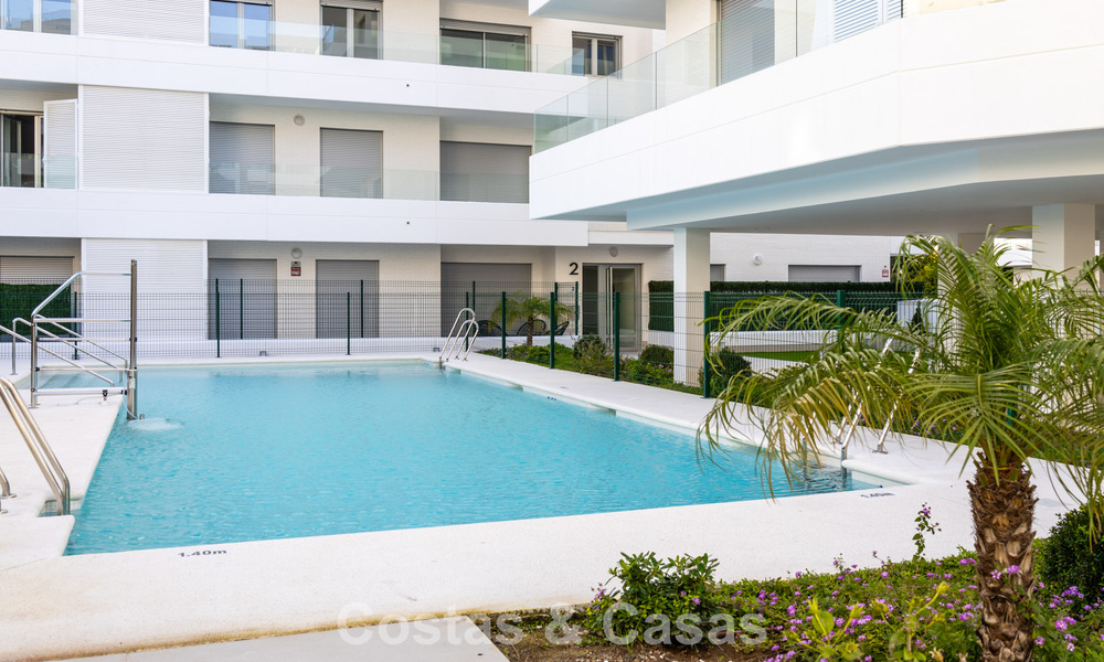 Penthouse moderne avec terrasse enveloppante et vue à 360° à vendre à Nueva Andalucía, Marbella 798095