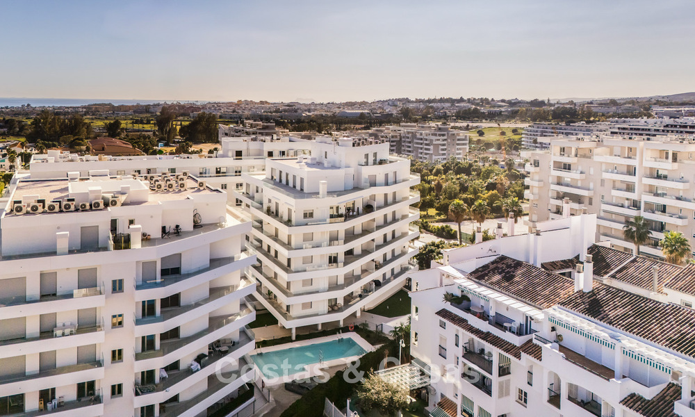 Penthouse moderne avec terrasse enveloppante et vue à 360° à vendre à Nueva Andalucía, Marbella 798097