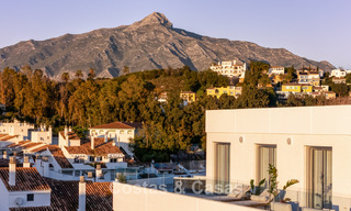 Penthouse moderne avec terrasse enveloppante et vue à 360° à vendre à Nueva Andalucía, Marbella 798099 