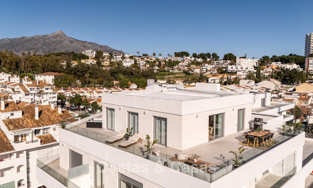 Penthouse moderne avec terrasse enveloppante et vue à 360° à vendre à Nueva Andalucía, Marbella 798100