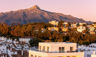 Penthouse moderne avec terrasse enveloppante et vue à 360° à vendre à Nueva Andalucía, Marbella 798103 
