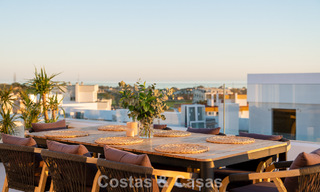Penthouse moderne avec terrasse enveloppante et vue à 360° à vendre à Nueva Andalucía, Marbella 798106 