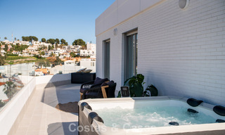 Penthouse moderne avec terrasse enveloppante et vue à 360° à vendre à Nueva Andalucía, Marbella 798111 