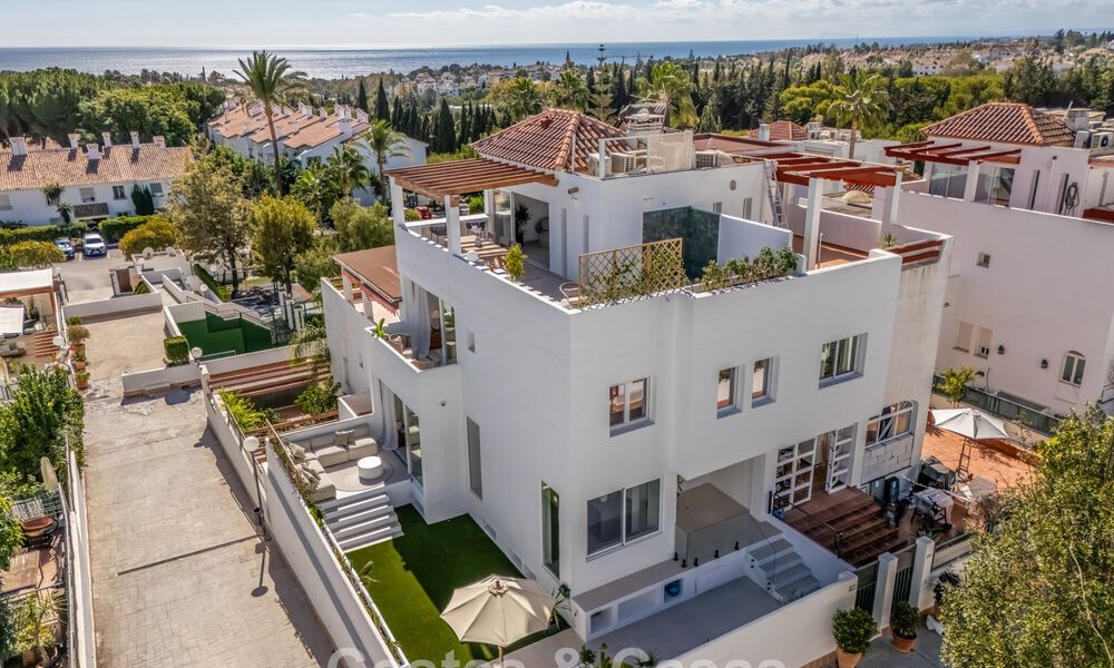 Maison rénovée à vendre sur le Golden Mile, à distance de marche de la plage et de Puente Romano, Marbella 797305