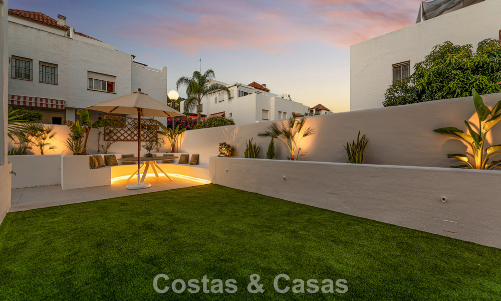 Maison rénovée à vendre sur le Golden Mile, à distance de marche de la plage et de Puente Romano, Marbella 797310