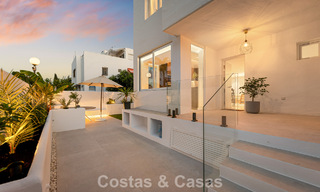 Maison rénovée à vendre sur le Golden Mile, à distance de marche de la plage et de Puente Romano, Marbella 797313 