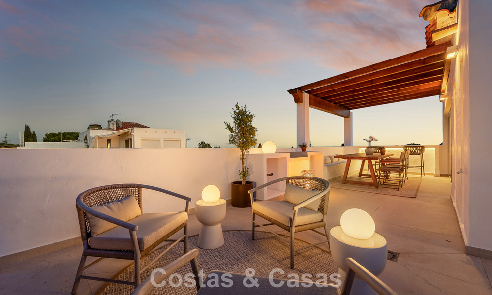 Maison rénovée à vendre sur le Golden Mile, à distance de marche de la plage et de Puente Romano, Marbella 797315