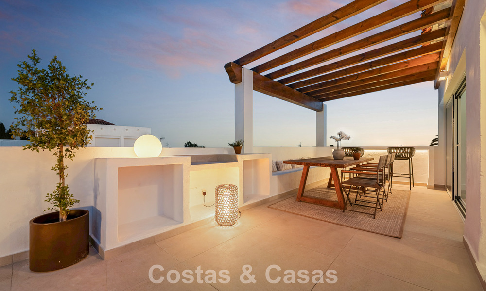 Maison rénovée à vendre sur le Golden Mile, à distance de marche de la plage et de Puente Romano, Marbella 797316