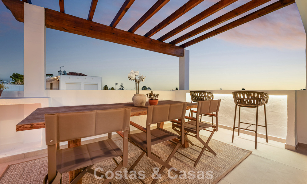 Maison rénovée à vendre sur le Golden Mile, à distance de marche de la plage et de Puente Romano, Marbella 797317