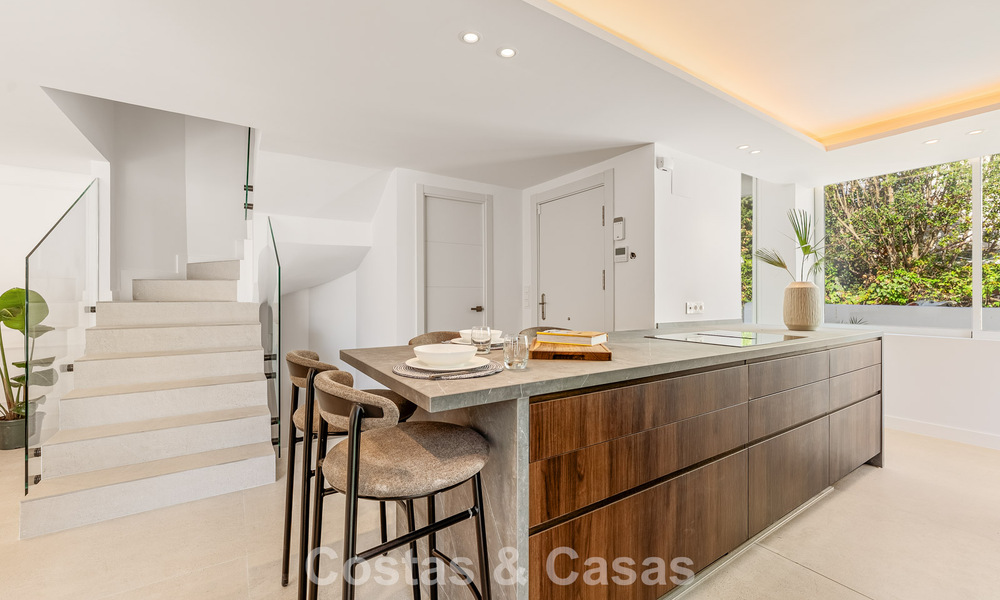 Maison rénovée à vendre sur le Golden Mile, à distance de marche de la plage et de Puente Romano, Marbella 797326