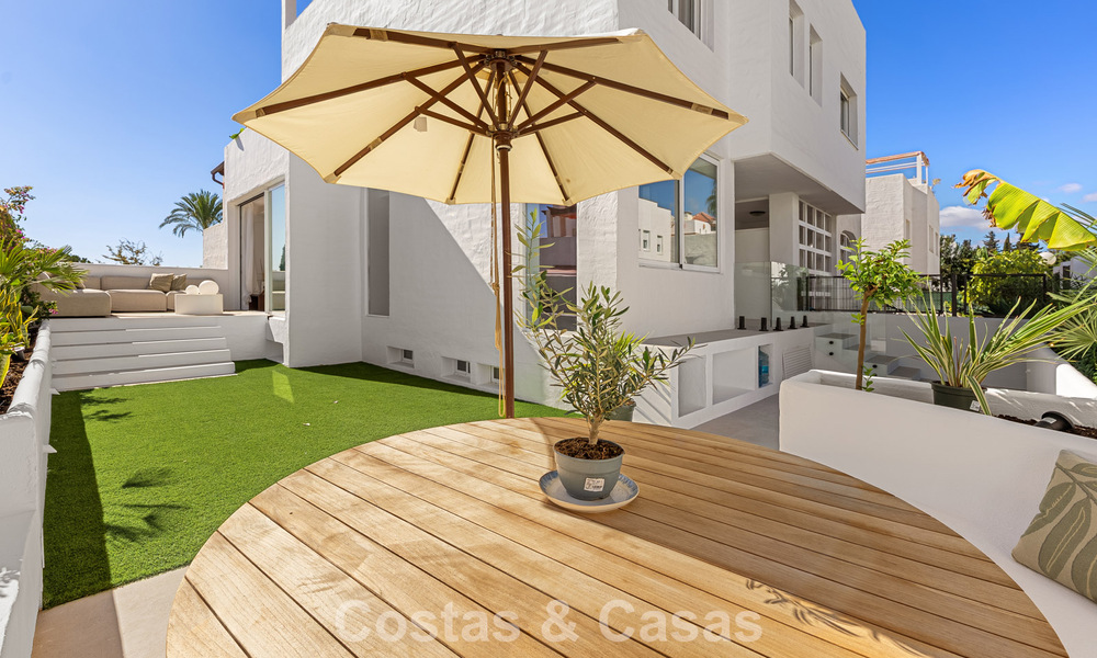 Maison rénovée à vendre sur le Golden Mile, à distance de marche de la plage et de Puente Romano, Marbella 797333