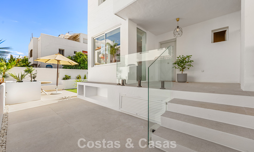 Maison rénovée à vendre sur le Golden Mile, à distance de marche de la plage et de Puente Romano, Marbella 797334