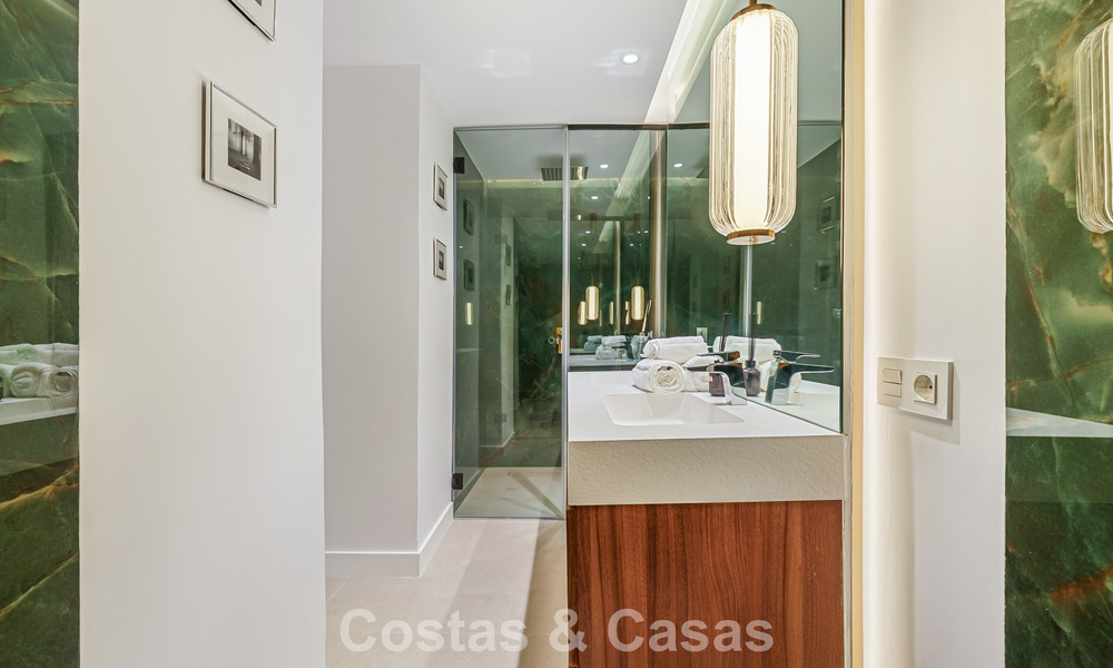 Maison rénovée à vendre sur le Golden Mile, à distance de marche de la plage et de Puente Romano, Marbella 797337