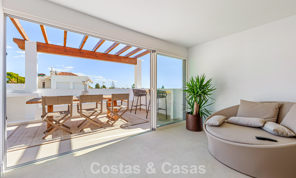Maison rénovée à vendre sur le Golden Mile, à distance de marche de la plage et de Puente Romano, Marbella 797341